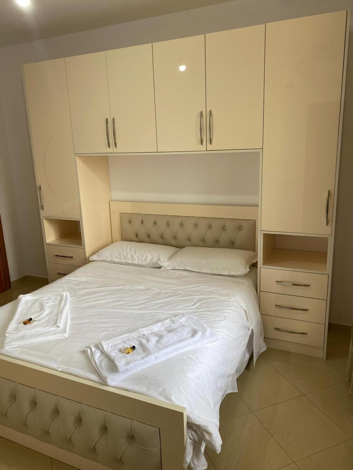 Emily House Apartment Fier Luaran gambar
