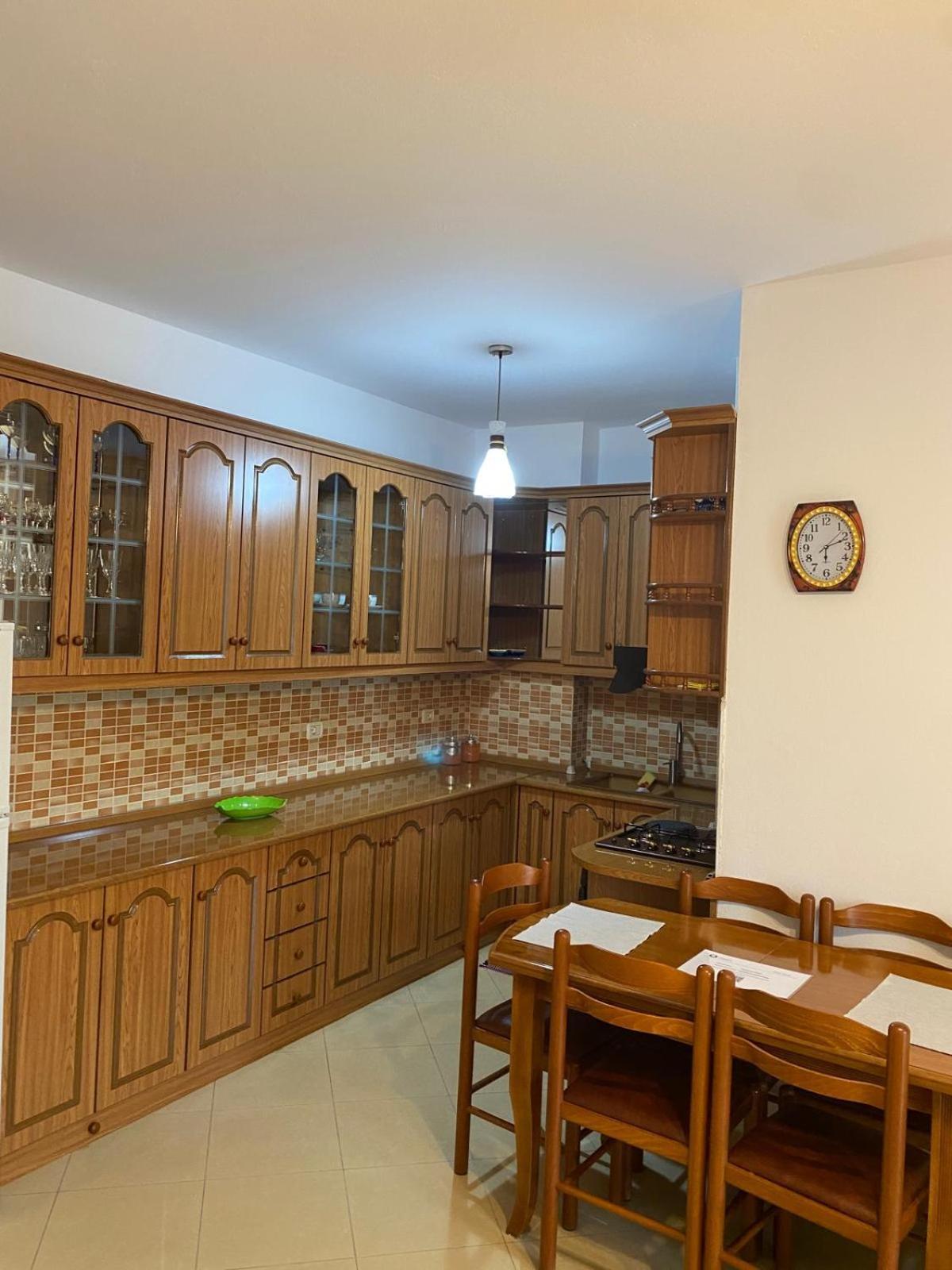 Emily House Apartment Fier Luaran gambar