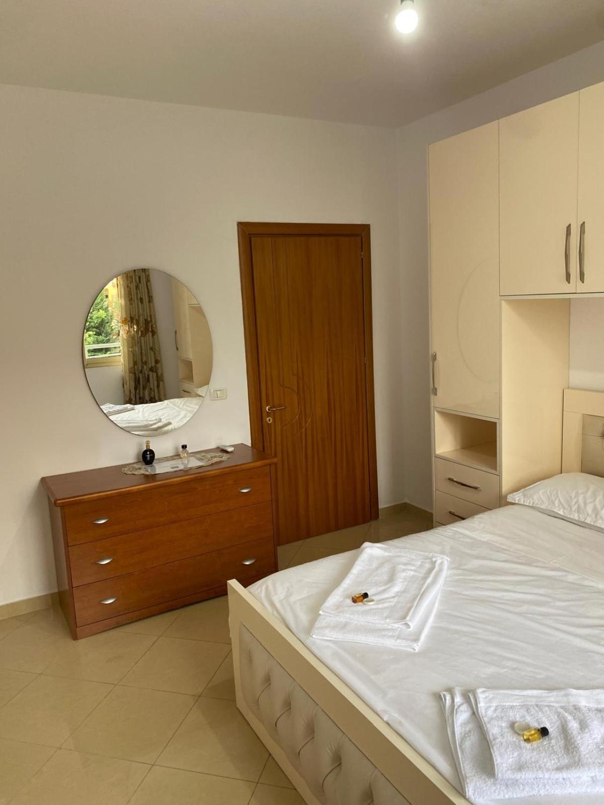 Emily House Apartment Fier Luaran gambar