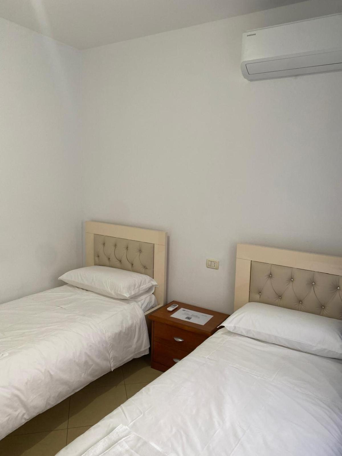 Emily House Apartment Fier Luaran gambar